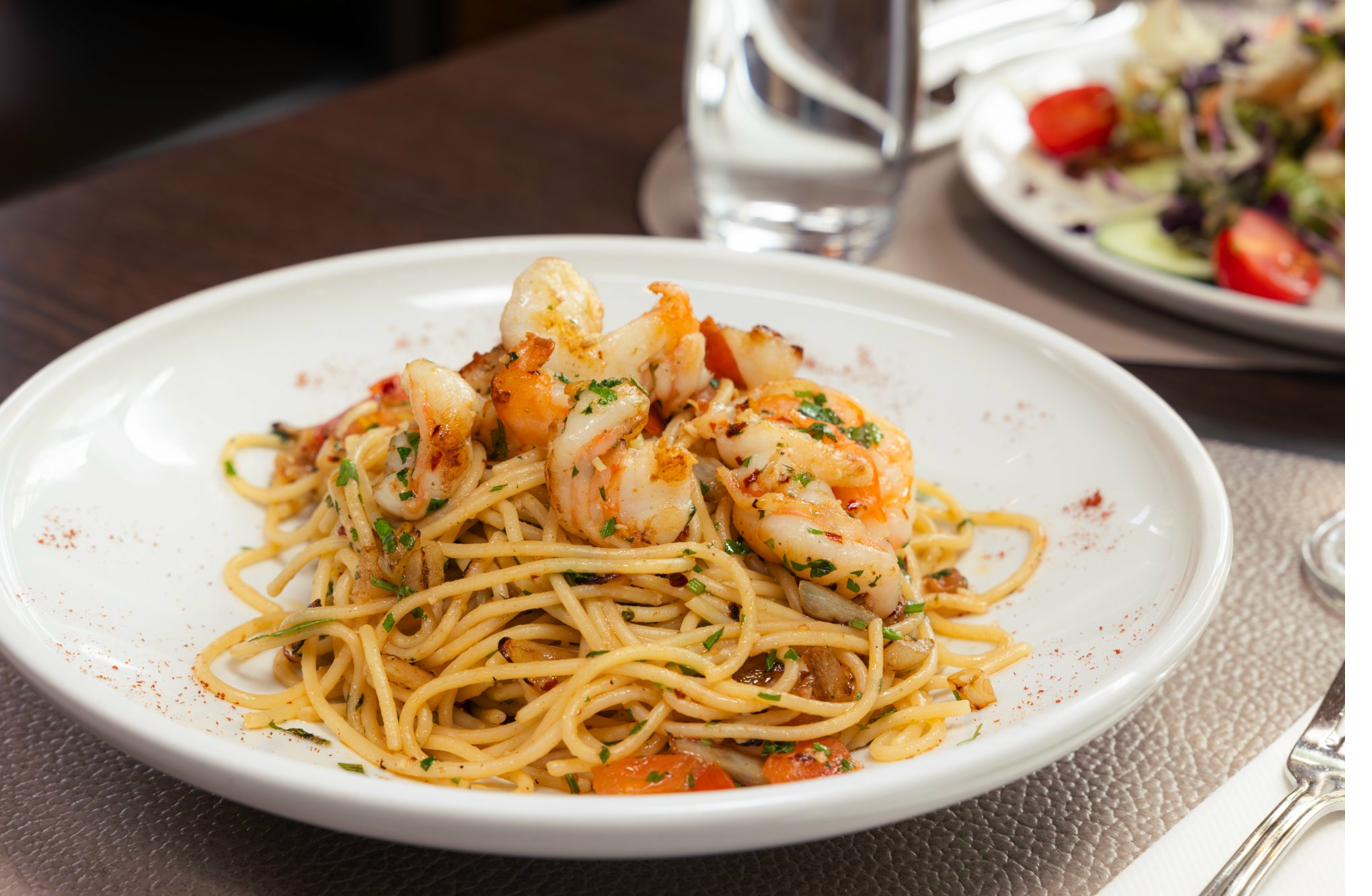 Spaghetti Aglio e Olio mit Garnelen – Pasta im Passions Restaurant